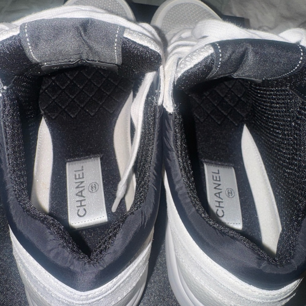 Women Chanel sneakers